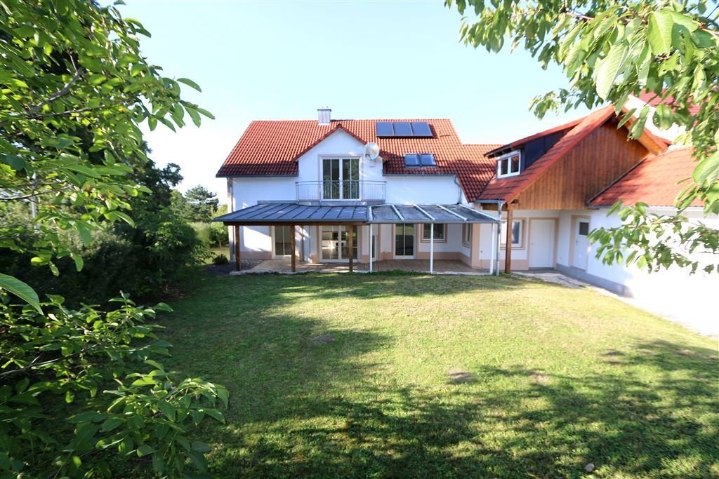 Einfamilienhaus zum Kauf 499.000 € 6 Zimmer 162,6 m²<br/>Wohnfläche 720 m²<br/>Grundstück ab sofort<br/>Verfügbarkeit Landau Landau an der Isar 94405