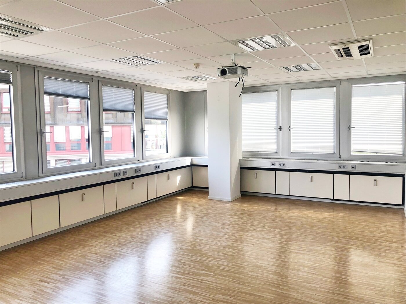 Bürofläche zur Miete 15 € 335 m²<br/>Bürofläche ab 335 m²<br/>Teilbarkeit Nordend - West Frankfurt am Main 60322