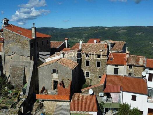 Haus zum Kauf 312.000 € 4 Zimmer 200 m² Motovun Motovun