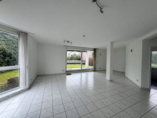 Einfamilienhaus zur Miete 1.900 € 5 Zimmer 150 m² 50 m² Grundstück frei ab sofort Delkenheim Wiesbaden 65205