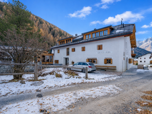 Hotel zum Kauf 3.276.970 € 20 Zimmer 4.598 m² Grundstück Scuol 7550