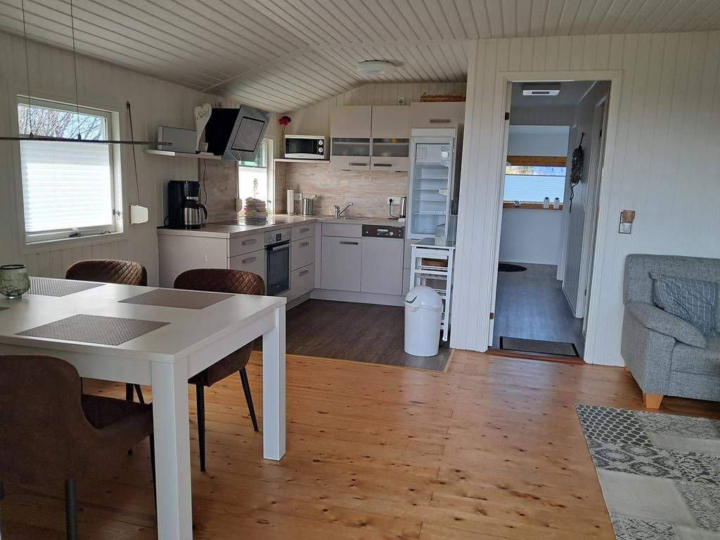 Immobilie in Silberstedt - Gepflegtes Ferienhaus mit wunderschönem Garten, Terrassen, Kaminofen und Carport - Bild 3