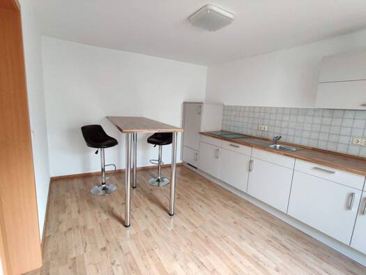 Wohnung zur Miete 650 € 4 Zimmer 100 m² 2. Geschoss frei ab sofort Stendal 39576