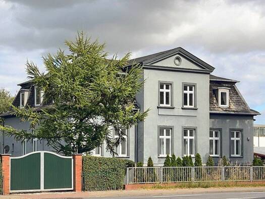 Einfamilienhaus zum Kauf 279.000 € 13 Zimmer 350 m² 1.211 m² Grundstück Stavenhagen, Reuterstadt Stavenhagen 17153