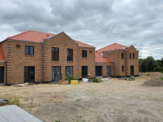 Einfamilienhaus zur Miete auf Zeit - Erstbezug 1.870 € 5 Zimmer 188 m² 436 m² Grundstück frei ab 01.03.2027 Kröpeliner Str. 8 b Satow Satow 18239