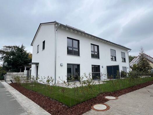 Reihenendhaus zur Miete 2.395 € 5 Zimmer 145 m² 231 m² Grundstück frei ab sofort Leyh Nürnberg 90431