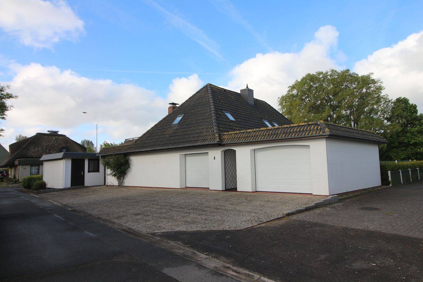 Immobilie in Westerdeichstrich - Gepflegtes großes Ferienhaus mit Einliegerwohnung und 3 Appartments  - Bild 2