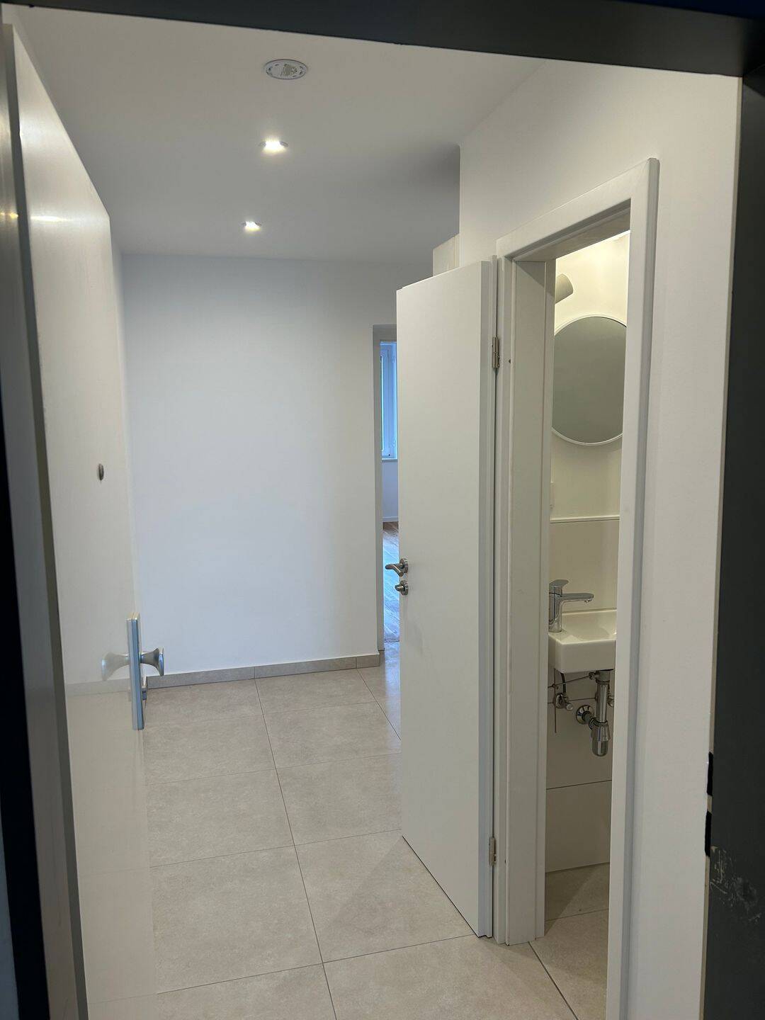 Hochwertig kernsanierte 79m² 3-Zimmer-Wohnung mit 18m² Dachterrasse und Einbauküche – Schloßstraße 80, 40477 Düsseldorf – Vorschaubild 12
