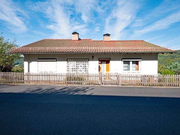 Einfamilienhaus zum Kauf 149.000 € 6,5 Zimmer 158 m² 726 m² Grundstück Eckarts Zeitlofs 97799