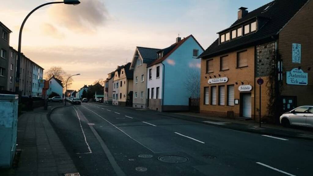 Mehrfamilienhaus zum Kauf 549.000 € 6 Zimmer 161 m² 278 m² Grundstück frei ab sofort Waldstr. 113 Urbach Köln 51145