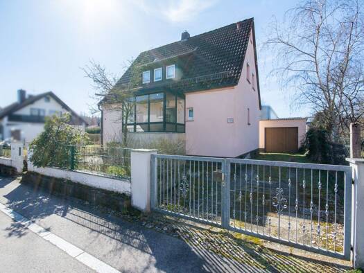 Einfamilienhaus zum Kauf 330.000 € 5,5 Zimmer 91,5 m² 716 m² Grundstück Rednitzhembach 91126