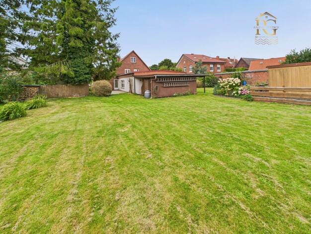 Einfamilienhaus zum Kauf 269.000 € 9 Zimmer 222 m² 1.111 m² Grundstück frei ab sofort Neuhaus 21785