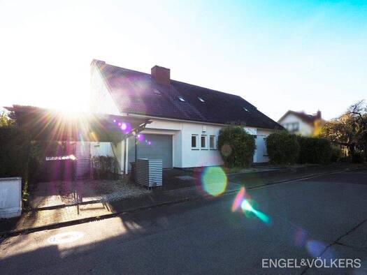 Einfamilienhaus zum Kauf 1.290.000 € 9 Zimmer 419 m² 1.395 m² Grundstück Güdingen Saarbrücken 66130
