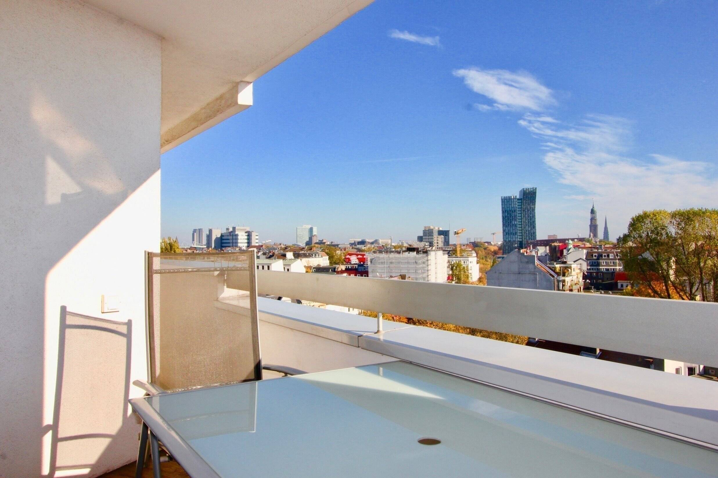 WEITBLICK Luxuswohnung - 2 Balkone - 2 CHICE Bäder - Whirlpool - mitten auf der legendären REEPERBAHN - aussergewöhnlich + besonders – Hamburg – Vorschaubild 6