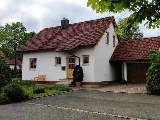 Einfamilienhaus zum Kauf 4 Zimmer 105 m² 765 m² Grundstück frei ab sofort Neustadt Neustadt b.Coburg 96465