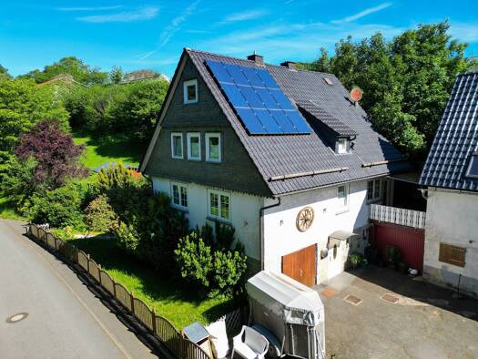 Einfamilienhaus zum Kauf provisionsfrei 399.500 € 8 Zimmer 160 m² 2.700 m² Grundstück Bömighausen Willingen (Upland) 34508