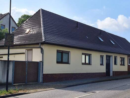 Mehrfamilienhaus zum Kauf 169.500 € 7 Zimmer 207 m² 393 m² Grundstück Burgstraße 1 Klötze Klötze 38486