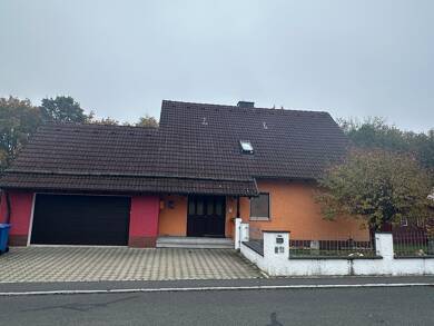Einfamilienhaus zum Kauf provisionsfrei 370.000 € 6 Zimmer 160 m² 802 m² Grundstück Sudetenstraße 15 Eschenbach Eschenbach i.d.OPf. 92676