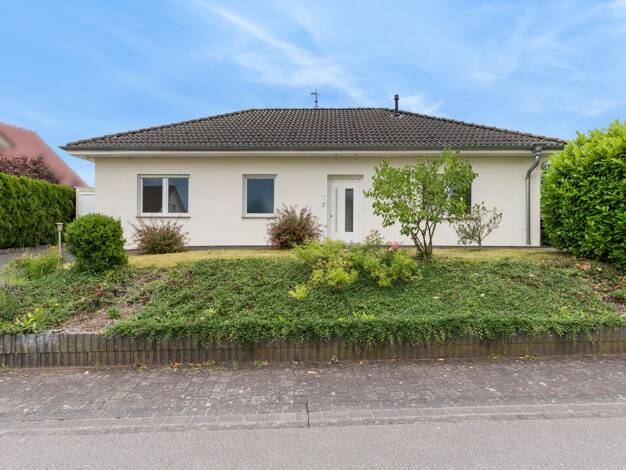 Bungalow zum Kauf 333.000 € 3 Zimmer 92 m² 597 m² Grundstück frei ab sofort Kastel-Staadt 54441