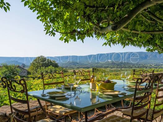 Haus zum Kauf 2.100.000 € 315 m² 3.299 m² Grundstück Gordes 84220