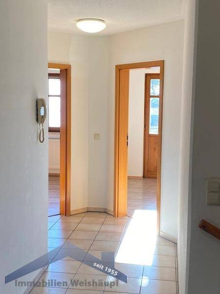 Immobilie in Tiefenbach - Tiefenbach Stadthaus/DHH mit viel Platz für die Familie, Balkon, Terrasse und Garage - Bild 2