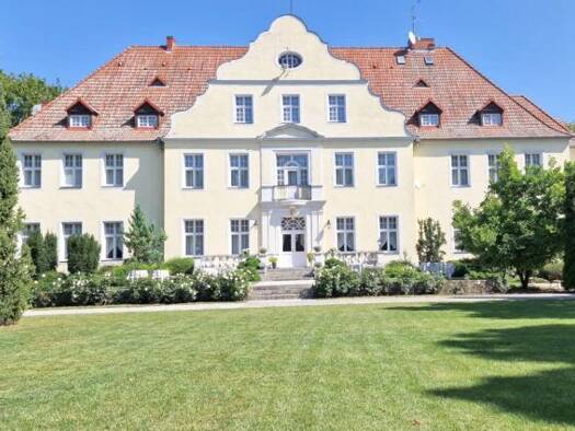 Hotel zum Kauf provisionsfrei 2.500.000 € 25 Zimmer 1.700 m² Gastrofläche 56.593 m² Grundstück gmina Kamieniec 64060
