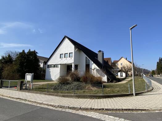 Haus zum Kauf provisionsfrei 359.000 € 4 Zimmer 212,4 m² 1.217 m² Grundstück Fuchshofstraße 22 Pegnitz Pegnitz 91257