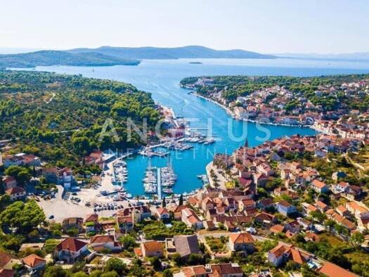 Haus zur Miete 3.000 € 6 Zimmer 240 m² Milna