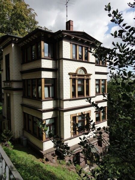 Mehrfamilienhaus zum Kauf 349.000 € 14 Zimmer 347 m²<br/>Wohnfläche 1.800 m²<br/>Grundstück ab sofort<br/>Verfügbarkeit Friedrichroda Friedrichroda 99894