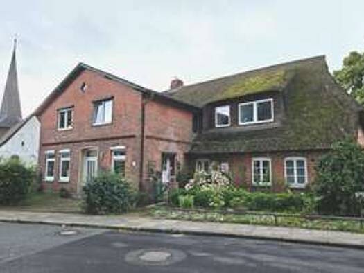 Mehrfamilienhaus zum Kauf 750.000 € 9 Zimmer 235 m² 1.166 m² Grundstück frei ab 01.10.2025 Flintbek 24220
