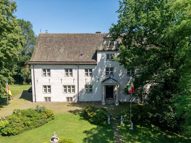 Schloss zum Kauf provisionsfrei 2.900.000 € 13 Zimmer 885 m² 8.400 m² Grundstück Alverdissen Barntrup 32683