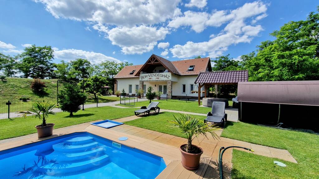 Bauernhof zum Kauf 375.000 € 185 m² 16.127 m² Grundstück Kiskorös 6200