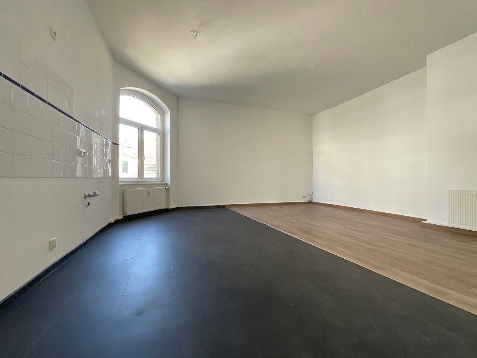 Wohnung zur Miete 639 € 3 Zimmer 98 m²<br/>Wohnfläche 2.<br/>Geschoss ab sofort<br/>Verfügbarkeit Leipziger Straße 75 Nördliche Innenstadt Halle (Saale) 06108