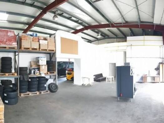 Lagerhalle zur Miete 1.100 € 142 m² Lagerfläche Höchberg 97204