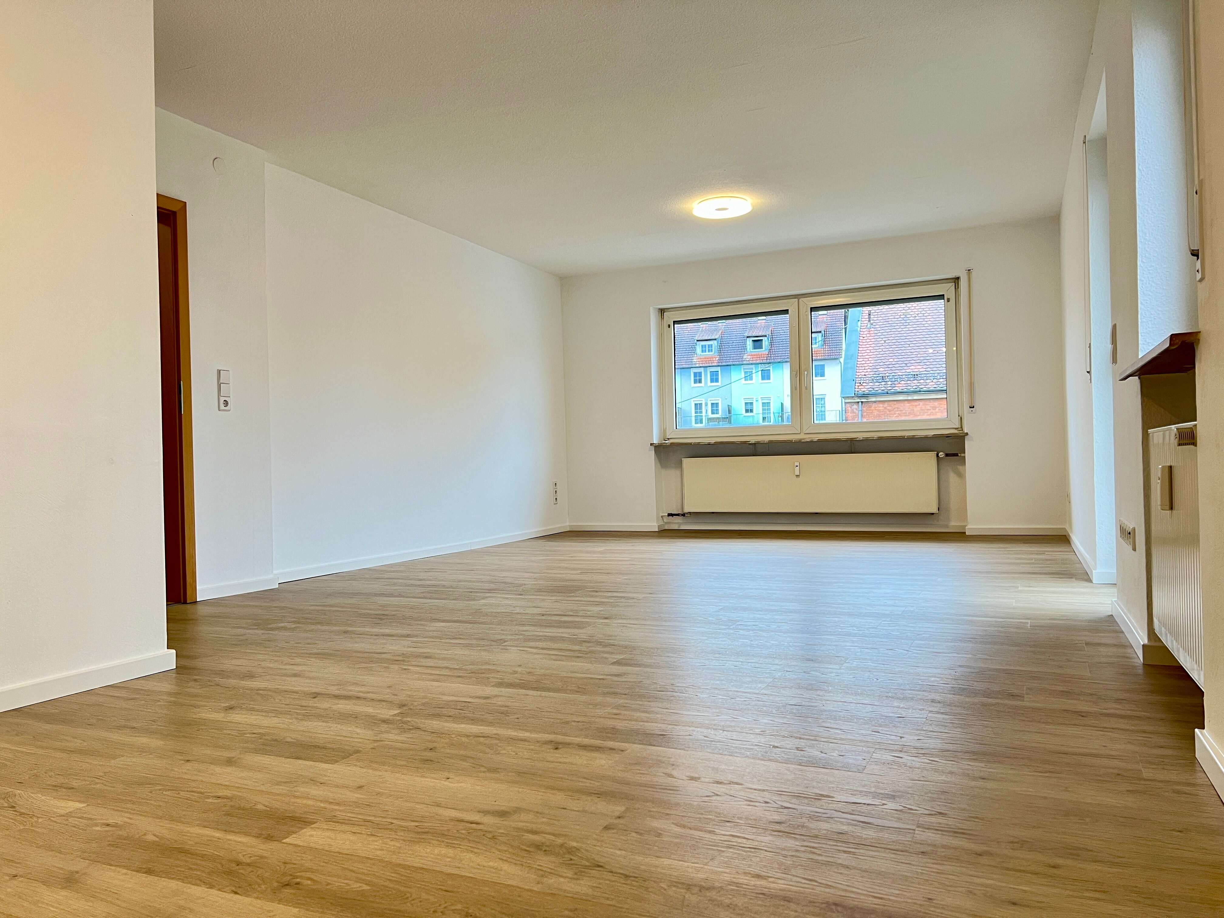 Wohnung zur Miete 1.050 € 3 Zimmer 95 m²<br/>Wohnfläche 1.<br/>Geschoss 01.11.2024<br/>Verfügbarkeit Brodswinden Brodswinden Ansbach 91522