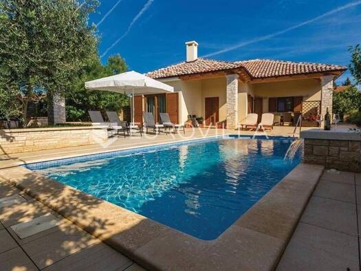 Haus zur Miete 2.500 € 2 Zimmer 108 m² Sisan Ližnjan