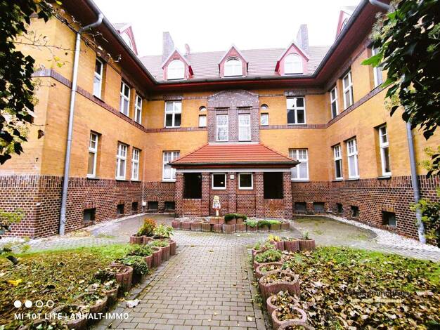 Wohnung zum Kauf 73.500 € 3 Zimmer 74,2 m² EG Griesheimstraße 7/9 Bitterfeld 06749