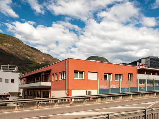 Lagerhalle zum Kauf 608,7 m² Lagerfläche Via Josef Mayr Nusser 56 Bozen 39100