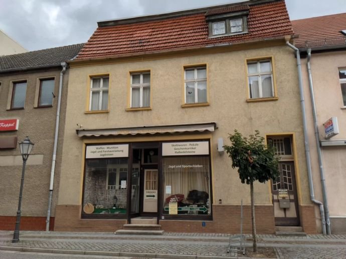 Stadthaus zum Kauf 150.000 € 250 m²<br/>Wohnfläche 240 m²<br/>Grundstück Wittstock Wittstock/Dosse 16909