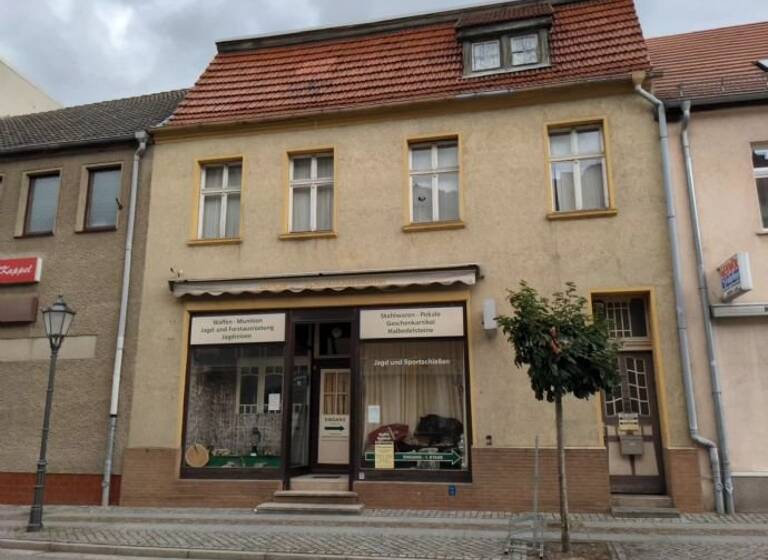 Stadthaus zum Kauf 150.000 € 250 m²<br/>Wohnfläche 240 m²<br/>Grundstück Wittstock Wittstock/Dosse 16909