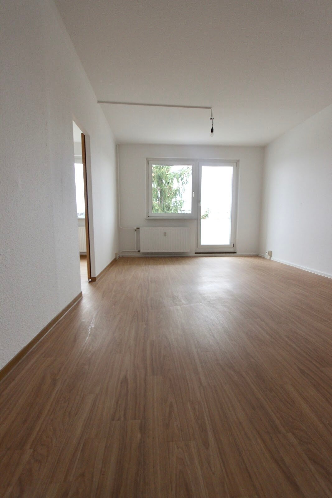 Wohnung zur Miete 285 € 2 Zimmer 54,1 m²<br/>Wohnfläche 2.<br/>Geschoss ab sofort<br/>Verfügbarkeit Jenaer Straße 69 Lusan - Jenaer Straße Gera 07549