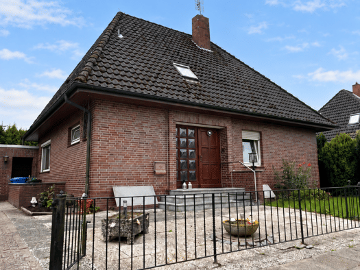 Einfamilienhaus zum Kauf 229.000 € 5 Zimmer 136,1 m² 746 m² Grundstück frei ab 01.10.2026 Brake Brake 26919