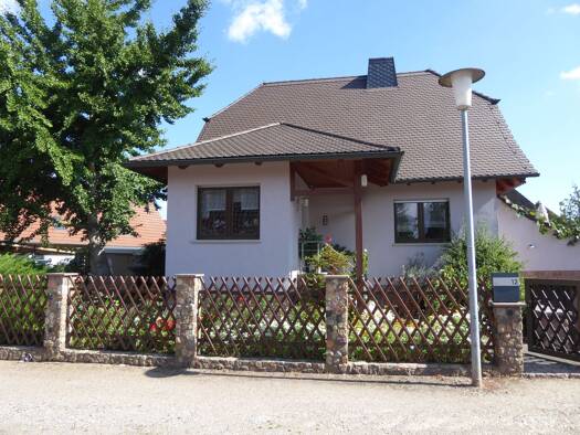 Haus zum Kauf 320.000 € 122 m² 806 m² Grundstück Löberitz Zörbig 06780