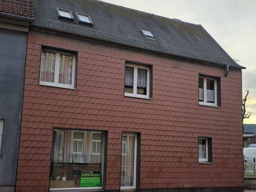Einfamilienhaus zum Kauf 90.000 € 7 Zimmer 100 m² 141 m² Grundstück Saalfeld 07318