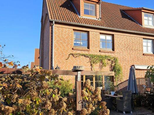 Reihenendhaus zum Kauf 370.000 € 6 Zimmer 121 m² 200 m² Grundstück frei ab sofort Reinfeld 23858