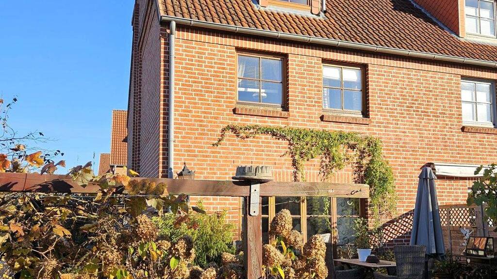 Reihenendhaus zum Kauf 370.000 € 6 Zimmer 121 m² 200 m² Grundstück frei ab sofort Reinfeld 23858