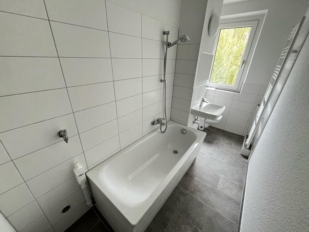 Wohnung zur Miete 399 € 3 Zimmer 69,8 m²<br/>Wohnfläche 6.<br/>Geschoss Bernsdorfer Str. 111 Bernsdorf 421 Chemnitz 09126