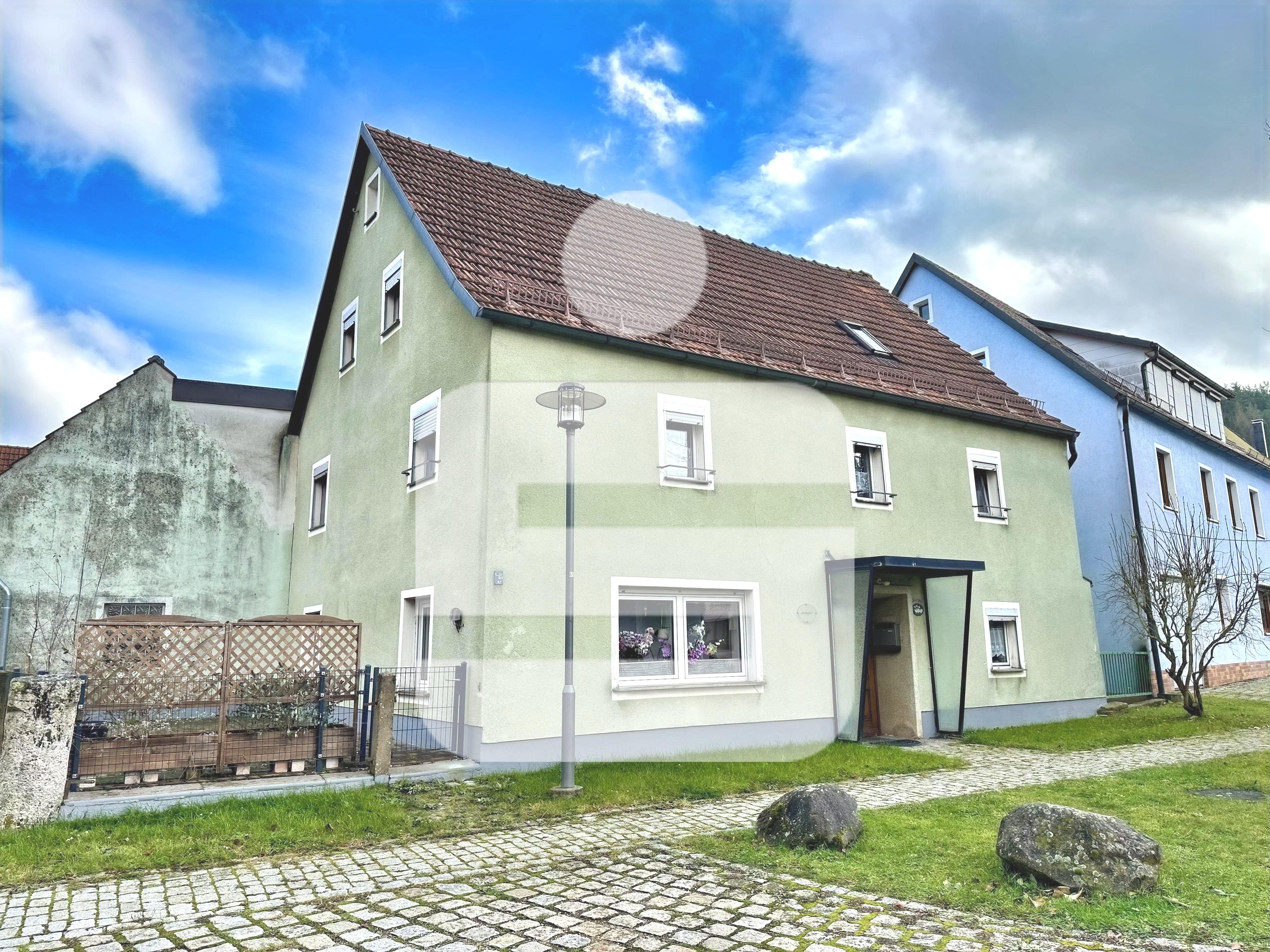 Einfamilienhaus zum Kauf 260.000 € 8,5 Zimmer 210 m²<br/>Wohnfläche 473 m²<br/>Grundstück Eschenfelden Hirschbach 92275