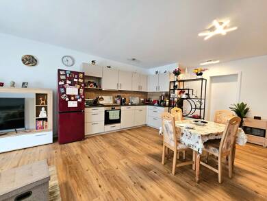 Wohnung zur Miete 790 € 3,5 Zimmer 82 m² frei ab 01.10.2025 Haidhäuser Cham 93413