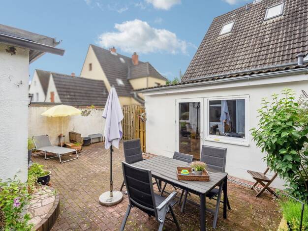 Doppelhaushälfte zum Kauf 249.000 € 4 Zimmer 82 m² 232 m² Grundstück Schlutup Schlutup 23568